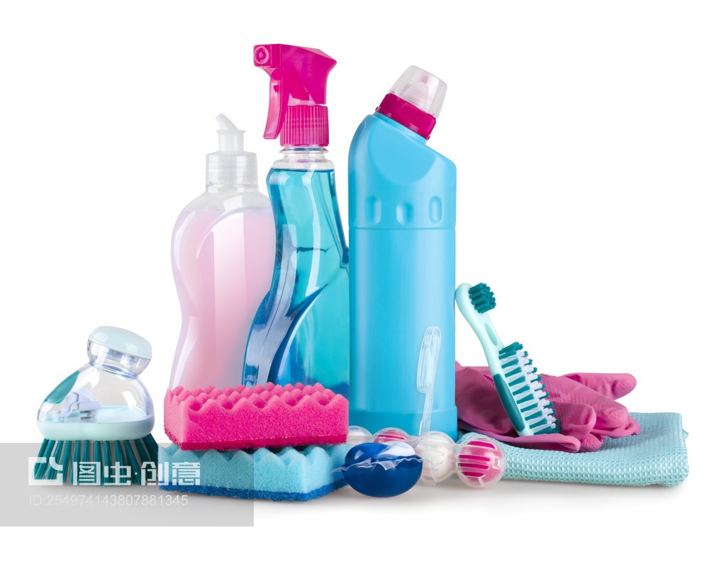 白色背景下的潔凈守護者 化纖制品在房屋清潔與衛生用品中的應用